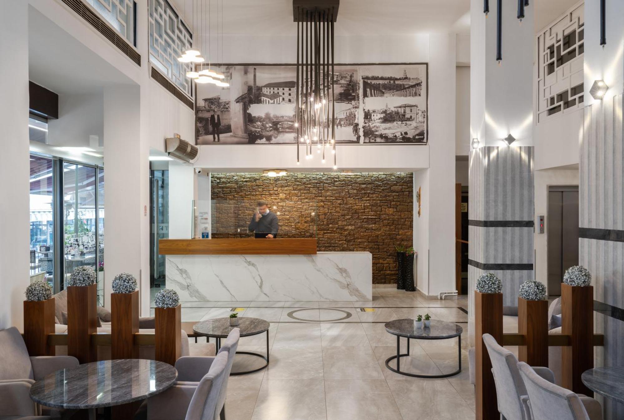 Hotel Ntinas Tríkala Екстериор снимка